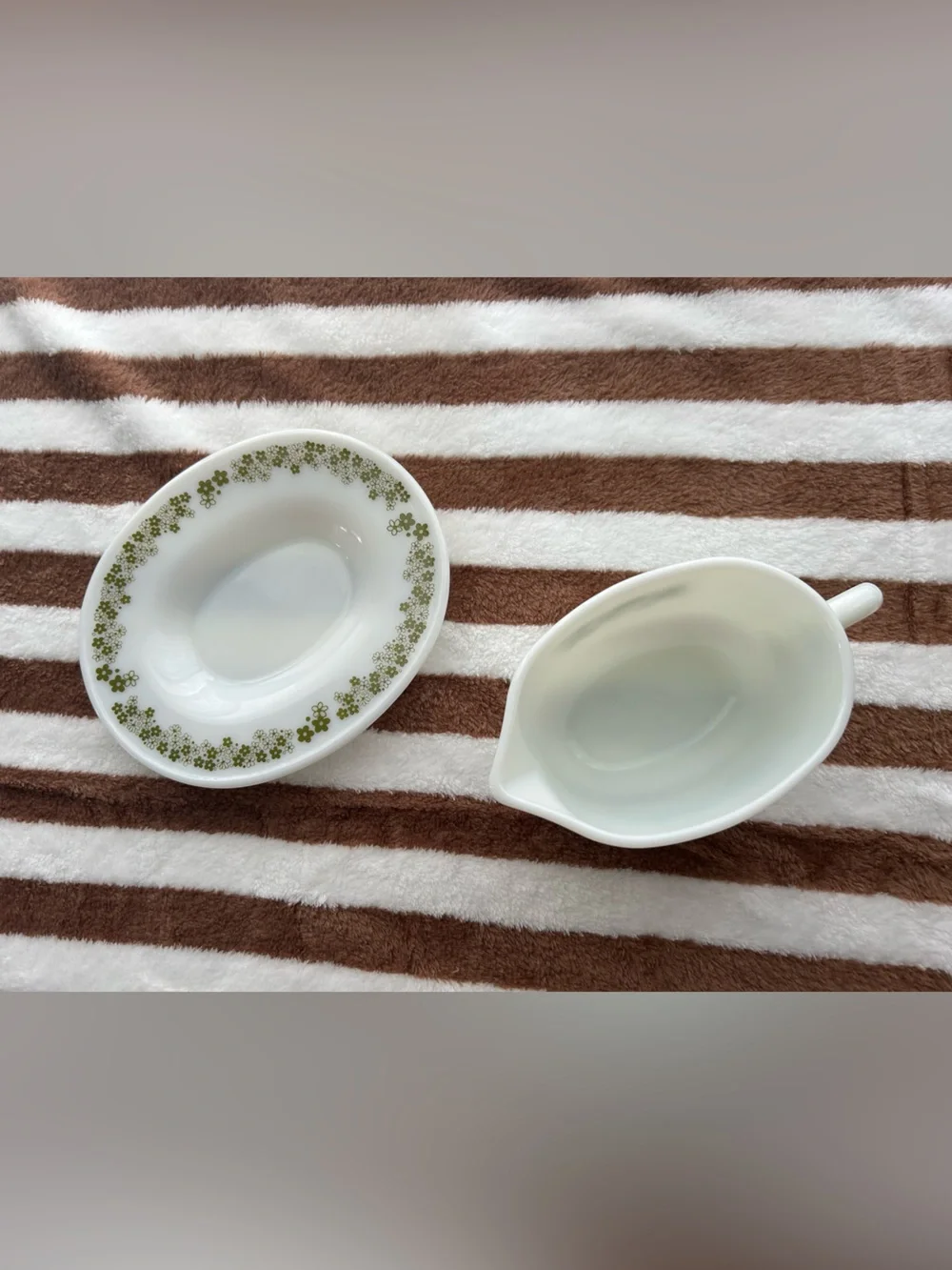 Vintage Pyrex Spring Blossom/ Crazy Daisy Gravy Boat and Saucer